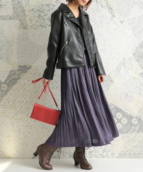 osharewalker（オシャレウォーカー）の「『サテンプリーツワンピース』（ワンピース・レディース・グレイッシュベージュ/ダークネイビー・1/2）」の4枚目の写真