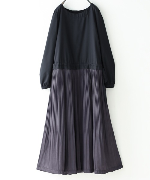 osharewalker（オシャレウォーカー）の「『サテンプリーツワンピース』（ワンピース・レディース・グレイッシュベージュ/ダークネイビー・1/2）」の12枚目の写真