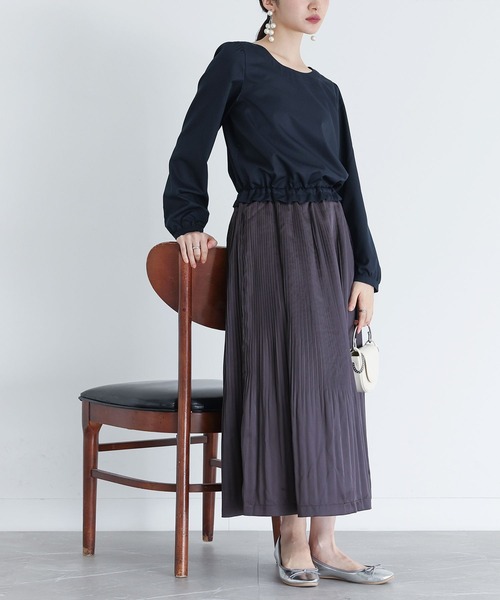 osharewalker（オシャレウォーカー）の「『サテンプリーツワンピース』（ワンピース・レディース・グレイッシュベージュ/ダークネイビー・1/2）」の21枚目の写真