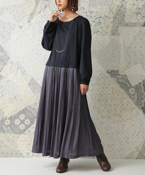 osharewalker（オシャレウォーカー）の「『サテンプリーツワンピース』（ワンピース・レディース・グレイッシュベージュ/ダークネイビー・1/2）」の17枚目の写真