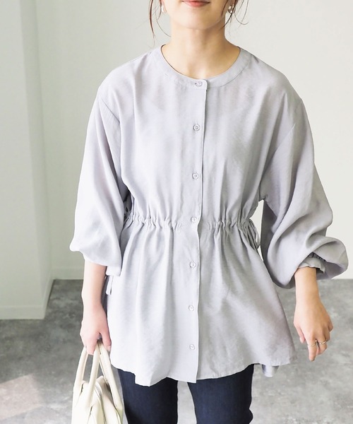 Riberry(リベリー)の「ボリューム袖ウエスト絞りシャツ(チュニック・レディース・ベージュ/オフホワイト/ブルー・MEDIUM)」の3枚目の写真