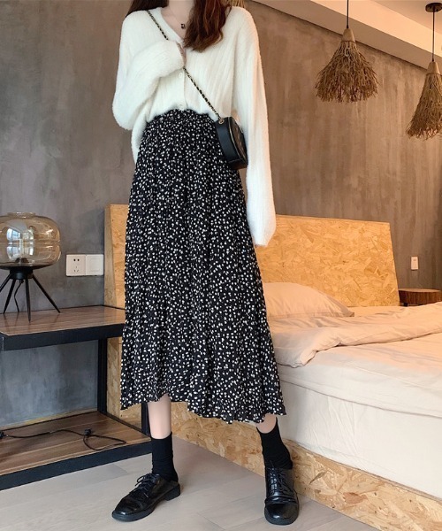 KOR（ケーオーアール）の「小花柄ロングスカート（スカート・レディース・ブラック/ブラウン・S/M/L/XL）」の6枚目の写真