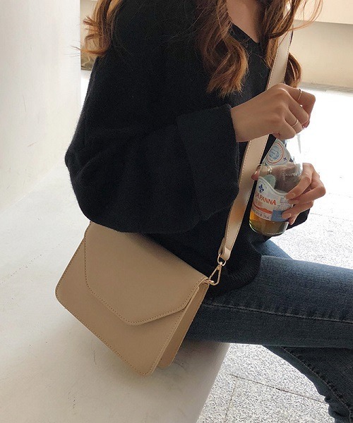 Donnaruma（ドンナルンマ）の「UNWKND / ミニマルスクエアバッグ（ショルダーバッグ・レディース・アイボリー・FREE）」の4枚目の写真