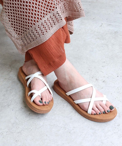 AAA+（サンエープラス）の「[軽量・滑りにくい]フラットコードトングコンフォートサンダル☆（サンダル・レディース・アイボリー/ブラック/ブラウン・S/M/L/LL）」の2枚目の写真