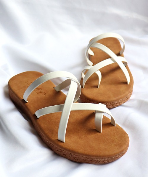 AAA+（サンエープラス）の「[軽量・滑りにくい]フラットコードトングコンフォートサンダル☆（サンダル・レディース・アイボリー/ブラック/ブラウン・S/M/L/LL）」の7枚目の写真