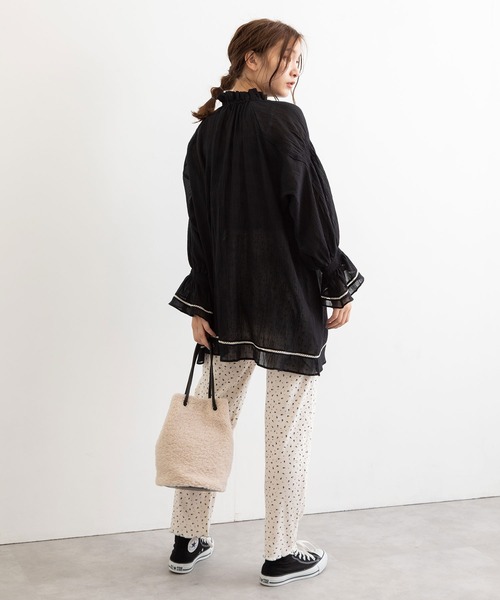 POU DOU DOU（プードゥドゥ）の「空羽コットンギャザースモック（シャツ/ブラウス・レディース・ブラック/オフホワイト・3）」の10枚目の写真