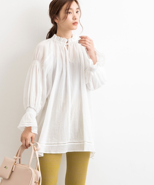 POU DOU DOU（プードゥドゥ）の「空羽コットンギャザースモック（シャツ/ブラウス・レディース・ブラック/オフホワイト・3）」の4枚目の写真