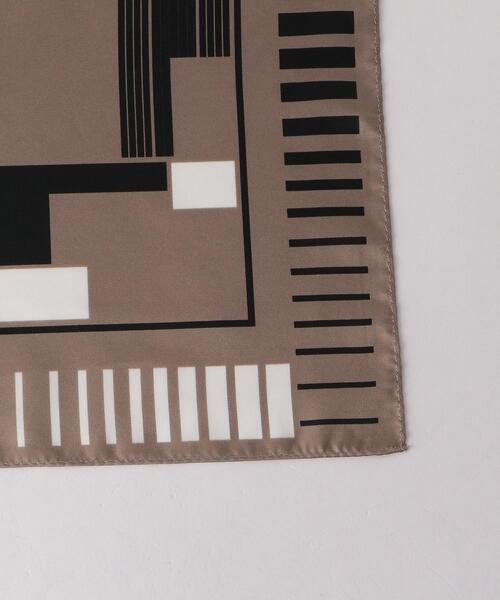 green label relaxing（グリーンレーベルリラクシング）の「＜green label relaxing＞ジオメトリック スカーフ（ストール/ショール・メンズ・グレー/ブラック・FREE）」の3枚目の写真