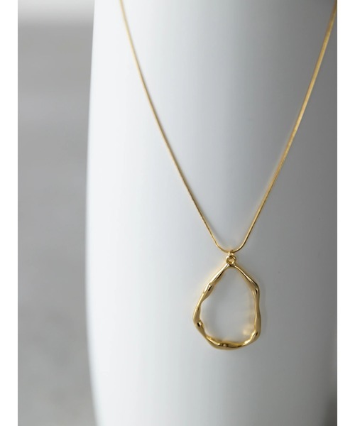 HALUHIROINE（ハルヒロイン）の「【Select】変形メタルロングネックレス（ネックレス・レディース・ゴールド・FREE）」の4枚目の写真