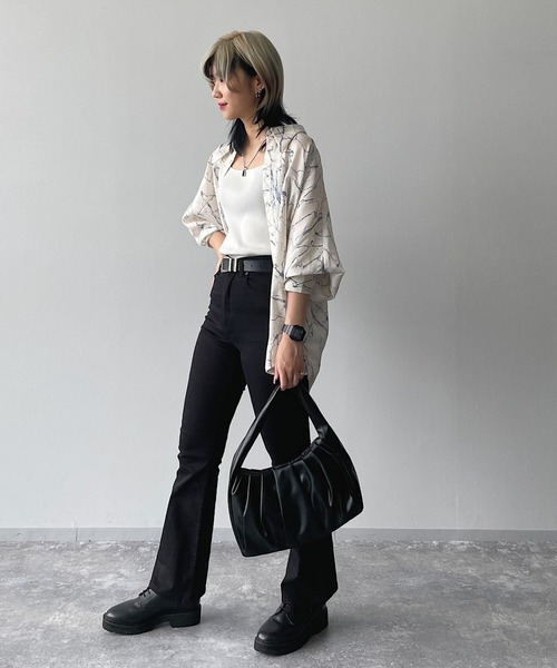 PAGEBOY(ページボーイ)の「ラインモアレBIGシャツ(シャツ/ブラウス・レディース・ホワイト系その他/ブラック系その他・FREE)」の12枚目の写真