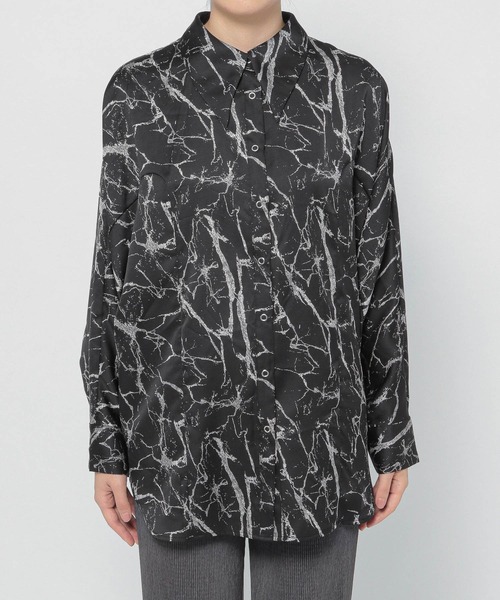 PAGEBOY(ページボーイ)の「ラインモアレBIGシャツ(シャツ/ブラウス・レディース・ホワイト系その他/ブラック系その他・FREE)」の4枚目の写真