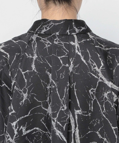 PAGEBOY(ページボーイ)の「ラインモアレBIGシャツ(シャツ/ブラウス・レディース・ホワイト系その他/ブラック系その他・FREE)」の11枚目の写真