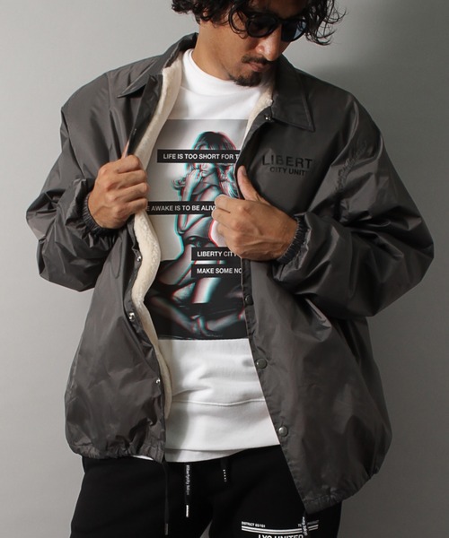LIBERTY CITY（リバティシティ）の「【LIBERTY CITY/リバティーシティ】 [ODDS AND RISKS] 裏ファー・ロゴ・コーチジャケット（ナイロンジャケット・メンズ・ブラック/チャコールグレー・3/4/2）」の22枚目の写真