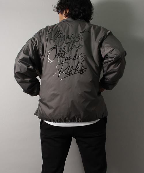 LIBERTY CITY（リバティシティ）の「【LIBERTY CITY/リバティーシティ】 [ODDS AND RISKS] 裏ファー・ロゴ・コーチジャケット（ナイロンジャケット・メンズ・ブラック/チャコールグレー・3/4/2）」の17枚目の写真