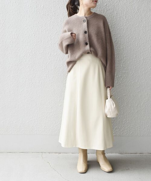SHIPS（シップス）の「〈手洗い可能〉フェイクレザースカート◆（スカート・レディース・ブラック/オフホワイト・38/36）」の17枚目の写真