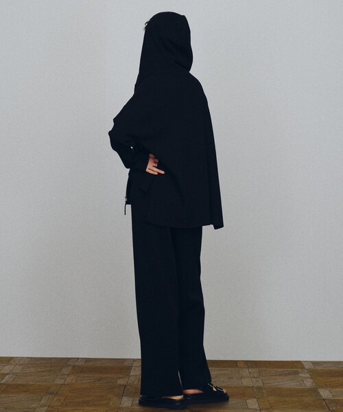 JOSEPH STUDIO（ジョゼフストゥディオ）の「スムースパフ　ニットパーカー（パーカー・レディース・ブラック系/黄土色系/アイボリー系・SMALL/MEDIUM/LARGE）」の5枚目の写真