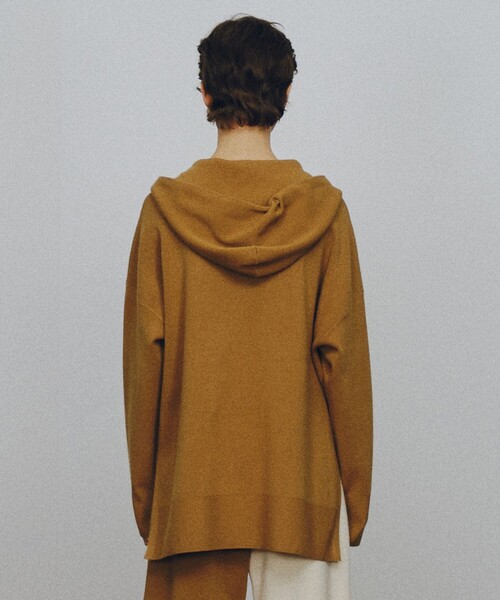 JOSEPH STUDIO（ジョゼフストゥディオ）の「スムースパフ　ニットパーカー（パーカー・レディース・ブラック系/黄土色系/アイボリー系・SMALL/MEDIUM/LARGE）」の7枚目の写真