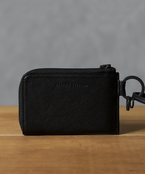 PATRICK STEPHAN（パトリックステファン）の「PATRICK STEPHAN パトリックステファン / Leather wallet & card case 'empty-handed' レザーネックウォレット ミニウォレット / 183AWA06（財布・メンズ・シルバー/ブラック×ブラック/ブラック×シルバー・FREE）」の21枚目の写真