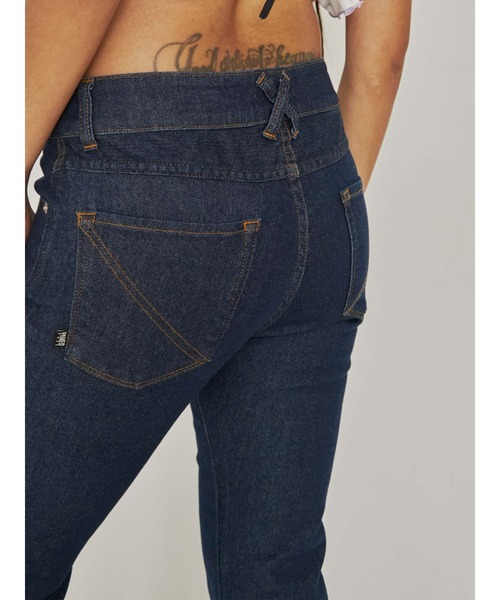 PAMEO POSE（パメオポーズ）の「JESS Denim Pants（デニムパンツ・レディース・ブラック/スカイブルー/インディゴブルー・LARGE/SMALL/MEDIUM）」の10枚目の写真