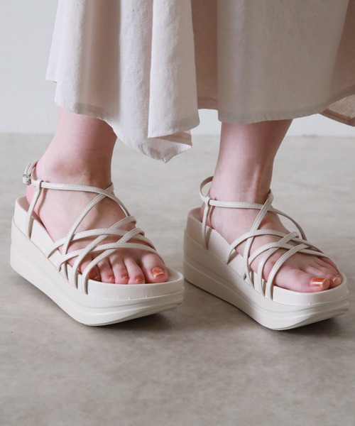 Cheek（チーク）の「ボリュームソールクロスサンダル（サンダル・レディース・ブラック/アイボリー・SMALL/MEDIUM/LARGE）」の7枚目の写真