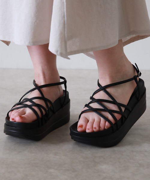 Cheek（チーク）の「ボリュームソールクロスサンダル（サンダル・レディース・ブラック/アイボリー・SMALL/MEDIUM/LARGE）」の9枚目の写真