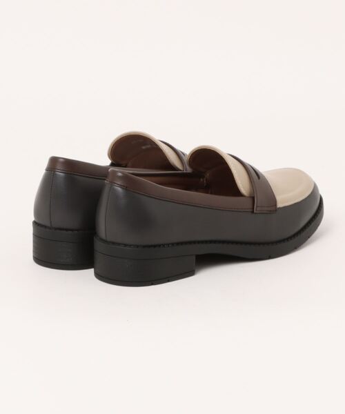 shutte（シュッテ）の「【shutte】 軽量コインローファー（ローファー・レディース・グレー/ブラック・25.0cm/24.0cm/23.0cm/24.5cm/23.5cm/22.5cm/24.5㎝）」の4枚目の写真