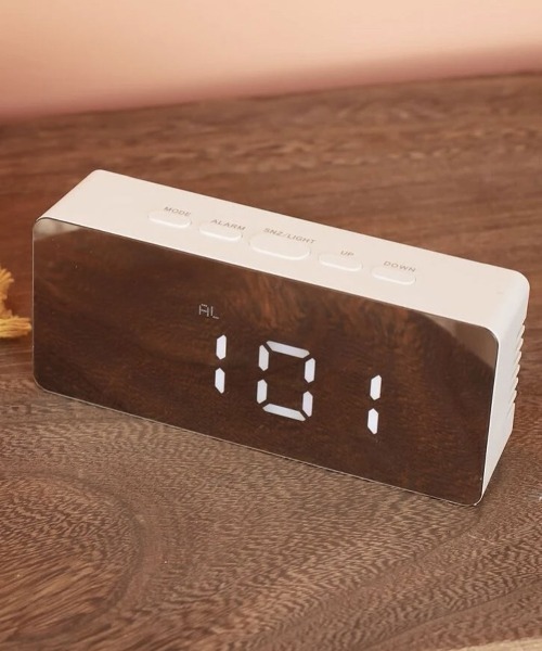 Port（ポート）の「メタル LED デジタル 置時計（置時計・レディース・シルバー・FREE）」の2枚目の写真