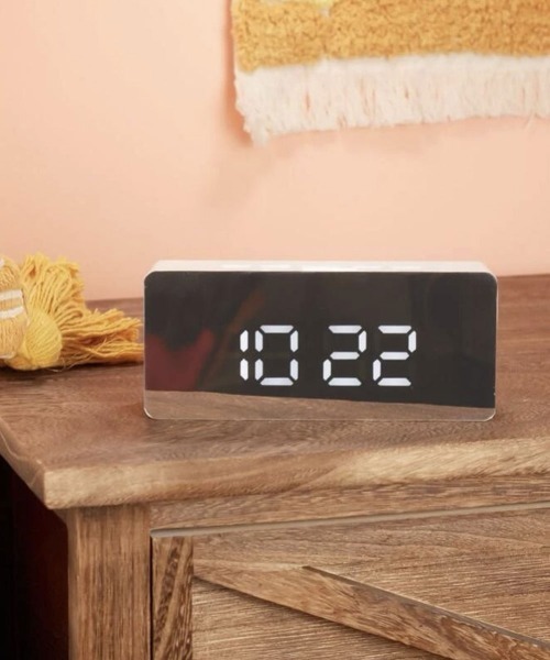 Port（ポート）の「メタル LED デジタル 置時計（置時計・レディース・シルバー・FREE）」の3枚目の写真