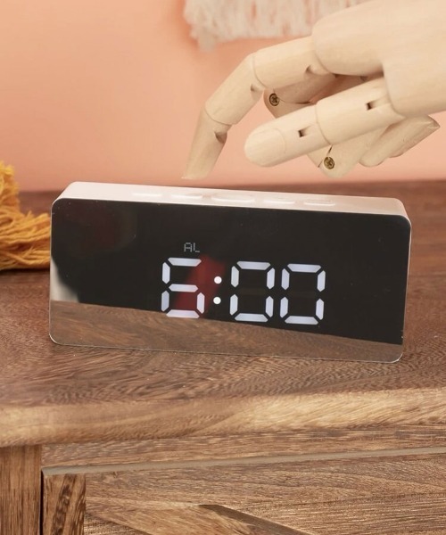 Port（ポート）の「メタル LED デジタル 置時計（置時計・レディース・シルバー・FREE）」の5枚目の写真