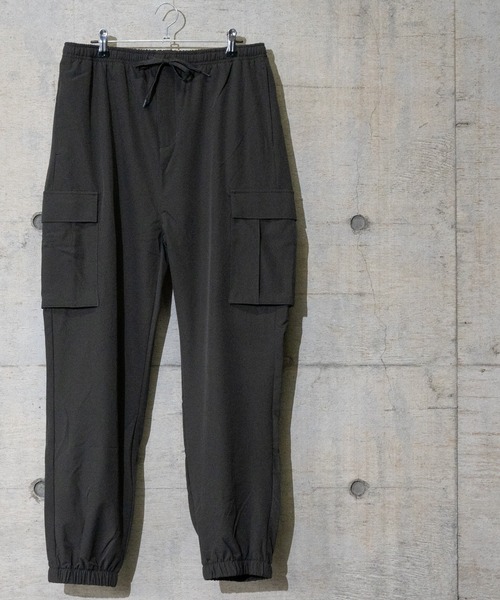 JOHN'S CLOSET(ジョンズクローゼット)の「【i】ナイロンストレッチイージーカーゴパンツ(カーゴパンツ・メンズ・ブラック/カーキ・MEDIUM/LARGE/X-LARGE)」の1枚目の写真