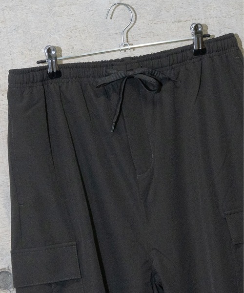 JOHN'S CLOSET(ジョンズクローゼット)の「【i】ナイロンストレッチイージーカーゴパンツ(カーゴパンツ・メンズ・ブラック/カーキ・MEDIUM/LARGE/X-LARGE)」の7枚目の写真
