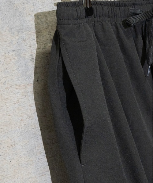 JOHN'S CLOSET(ジョンズクローゼット)の「【i】ナイロンストレッチイージーカーゴパンツ(カーゴパンツ・メンズ・ブラック/カーキ・MEDIUM/LARGE/X-LARGE)」の4枚目の写真
