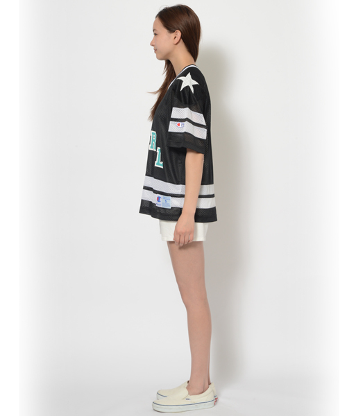 Champion(チャンピオン)の「【mini7月号掲載】X-girl × CHAMPION CHAMPION HOCKEY S/S SHIRT(Tシャツ/カットソー・レディース・ホワイト/ブラック/ネイビー・2/1)」の4枚目の写真