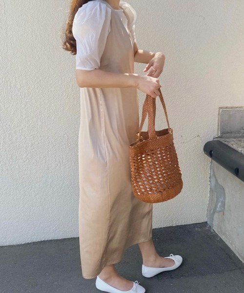 LAUIR（ラウアー）の「サテン風Vネックワンピース（ワンピース・レディース・ブラック/ベージュ/ブラウン・MEDIUM/LARGE）」の10枚目の写真