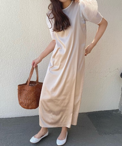 LAUIR（ラウアー）の「サテン風Vネックワンピース（ワンピース・レディース・ブラック/ベージュ/ブラウン・MEDIUM/LARGE）」の11枚目の写真