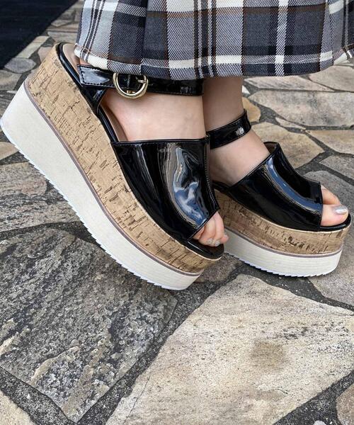 INGNI（イング）の「厚底ウェッジサンダル（サンダル・レディース・オフホワイト/ブラック/ゴールド・M/L）」の13枚目の写真