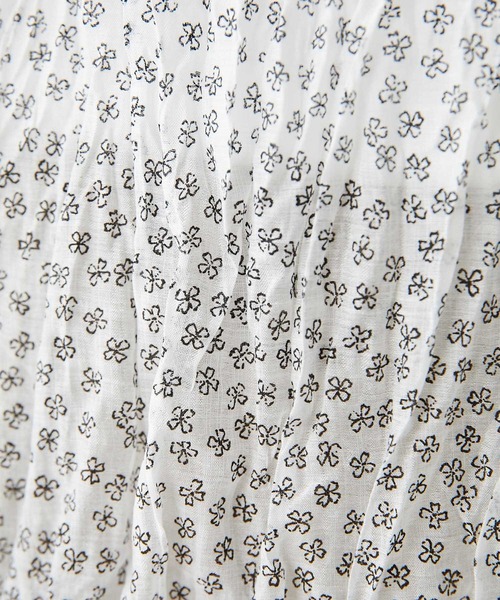 PUAL CE CIN（ピュアルセシン）の「クリンクル加工小花柄スカート（スカート・レディース・ホワイト/ブラック・FREE）」の3枚目の写真