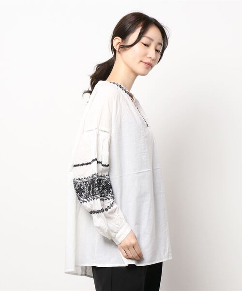 AMERICAN HOLIC(アメリカンホリック)の「インド綿袖刺繍ブラウス(シャツ/ブラウス・レディース・オフホワイト/ブラック・M/L)」の4枚目の写真