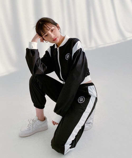 muahmuah(ムーアムーア)の「A'GEM/9 × .kom『muah muah/ムーアムーア』MUAH STITCH COMBI VARSITY BLOUSON/ステッチ ヴァーシティ ジャケット(ブルゾン・レディース・ホワイト/ブラック・FREE)」の9枚目の写真