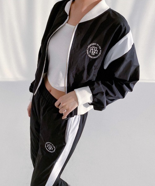 muahmuah(ムーアムーア)の「A'GEM/9 × .kom『muah muah/ムーアムーア』MUAH STITCH COMBI VARSITY BLOUSON/ステッチ ヴァーシティ ジャケット(ブルゾン・レディース・ホワイト/ブラック・FREE)」の4枚目の写真