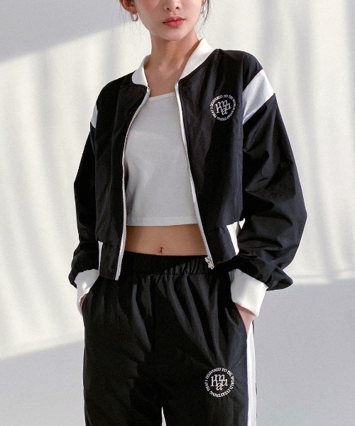 muahmuah(ムーアムーア)の「A'GEM/9 × .kom『muah muah/ムーアムーア』MUAH STITCH COMBI VARSITY BLOUSON/ステッチ ヴァーシティ ジャケット(ブルゾン・レディース・ホワイト/ブラック・FREE)」の6枚目の写真