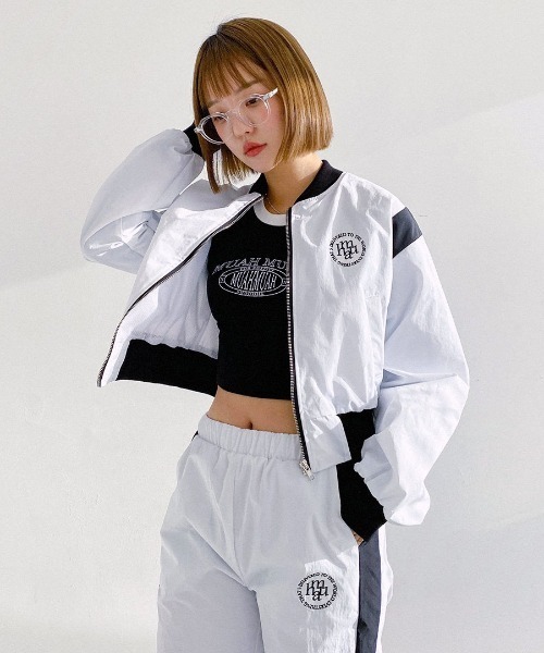muahmuah(ムーアムーア)の「A'GEM/9 × .kom『muah muah/ムーアムーア』MUAH STITCH COMBI VARSITY BLOUSON/ステッチ ヴァーシティ ジャケット(ブルゾン・レディース・ホワイト/ブラック・FREE)」の3枚目の写真