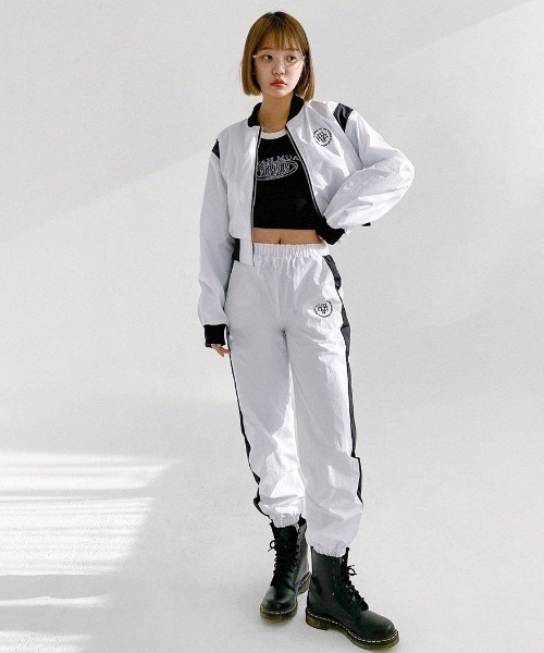 muahmuah(ムーアムーア)の「A'GEM/9 × .kom『muah muah/ムーアムーア』MUAH STITCH COMBI VARSITY BLOUSON/ステッチ ヴァーシティ ジャケット(ブルゾン・レディース・ホワイト/ブラック・FREE)」の5枚目の写真