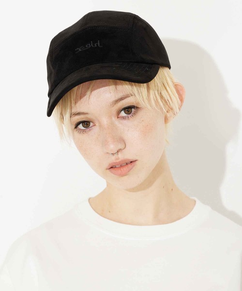 X-girl(エックスガール)の「FAUX SUEDE JET CAP/フェイクスエード ロゴ刺繍 ジェットキャップ(キャップ・レディース・ブラック/ベージュ/グリーン・ONE SIZE)」の2枚目の写真