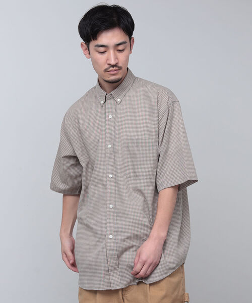BEAMS（ビームス）の「BEAMS / ミニチェック イージー ボタンダウン シャツ（シャツ/ブラウス・メンズ・ベージュ/ネイビー・SMALL/MEDIUM/LARGE/X-LARGE）」の7枚目の写真
