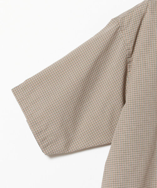 BEAMS（ビームス）の「BEAMS / ミニチェック イージー ボタンダウン シャツ（シャツ/ブラウス・メンズ・ベージュ/ネイビー・SMALL/MEDIUM/LARGE/X-LARGE）」の13枚目の写真