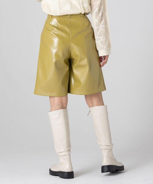 CITEN（シテン）の「＜CITEN＞パテント風フェイクレザー ショートパンツ（その他パンツ・レディース・ブラック/マスタード・M/S）」の15枚目の写真