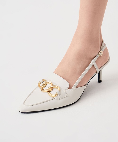 CHARLES & KEITH(チャールズ & キース)の「チャンキー チェーンリンクスリングバックパンプス(パンプス・レディース・マルーン/ブラック/オフホワイト・22.5cm/25cm/23.5cm/23cm/25.5cm/24.5cm)」の4枚目の写真