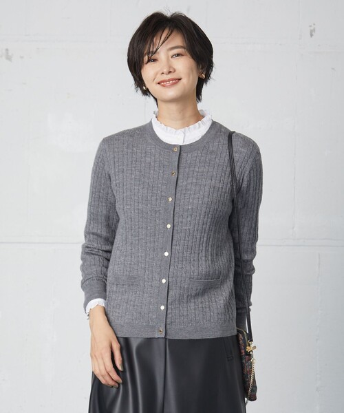 J.PRESS（ジェイプレス）の「【洗える】KNIT BASIC ミドル カーディガン（カーディガン/ボレロ・レディース・ライトグレー系/ベージュ系/ネイビー系/パープル系/オレンジ系・MEDIUM/LARGE）」の2枚目の写真