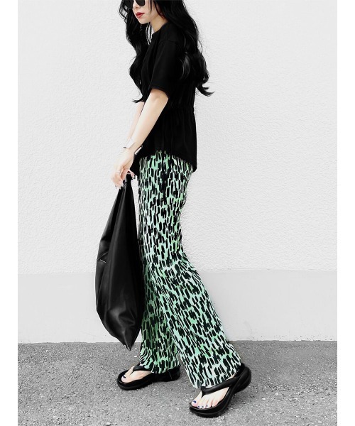 LVEU.(ラブユ.)の「【LVEU.】レオパードプリーツパンツ(Ai select) / ボトムス パンツ ワイド プリーツ レオパード ヒョウ柄 イージー ハイウエスト ブラック グリーン(その他パンツ・レディース・ブラック/グリーン・FREE)」の9枚目の写真